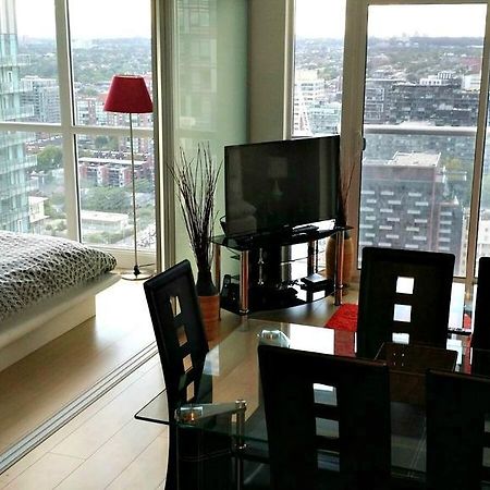 Pelicanstay In Toronto Entertainment District エクステリア 写真
