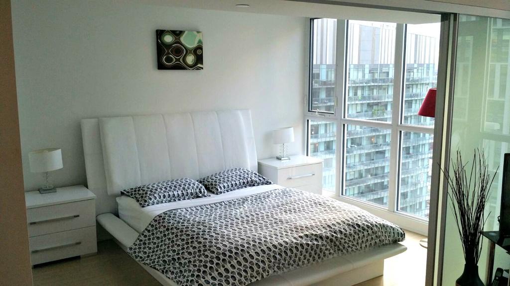 Pelicanstay In Toronto Entertainment District エクステリア 写真