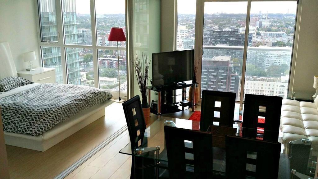 Pelicanstay In Toronto Entertainment District エクステリア 写真