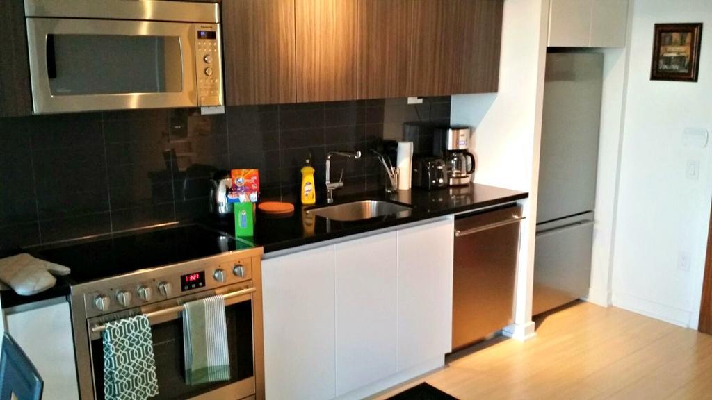 Pelicanstay In Toronto Entertainment District エクステリア 写真