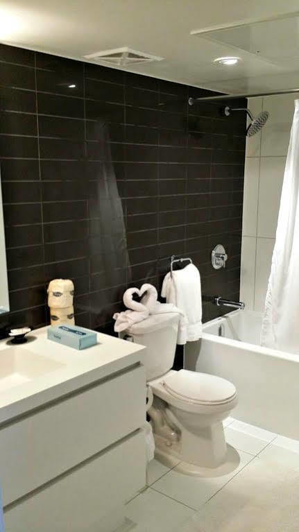 Pelicanstay In Toronto Entertainment District エクステリア 写真